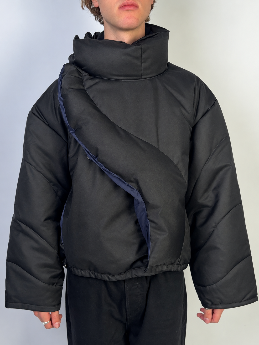 Wave Puffer Black Sample