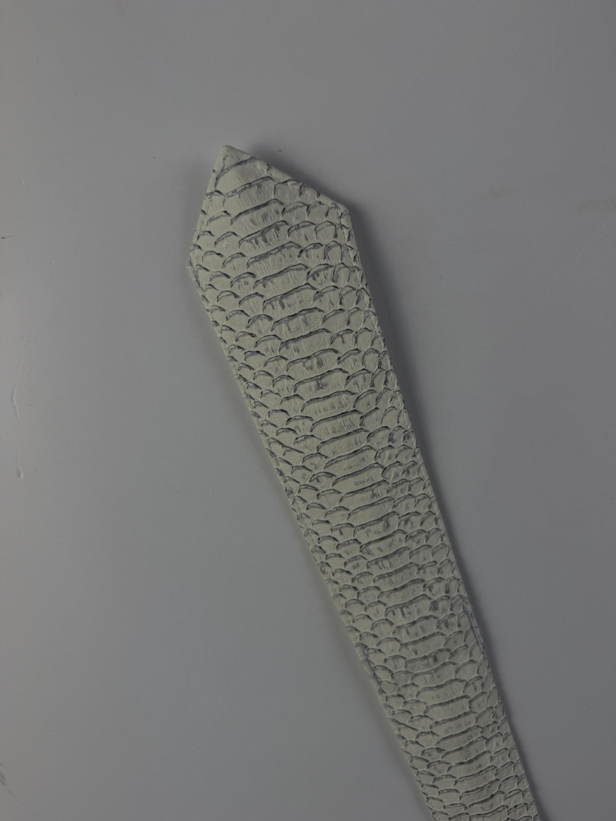 White-Snake-Tie Sample