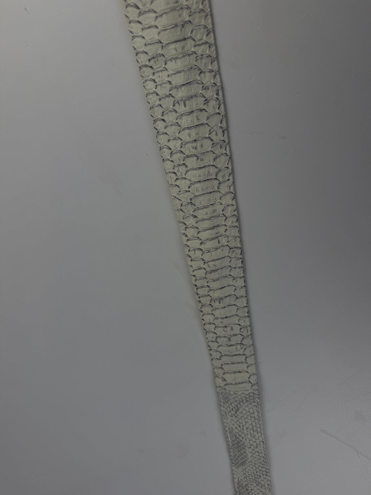 White-Snake-Tie Sample