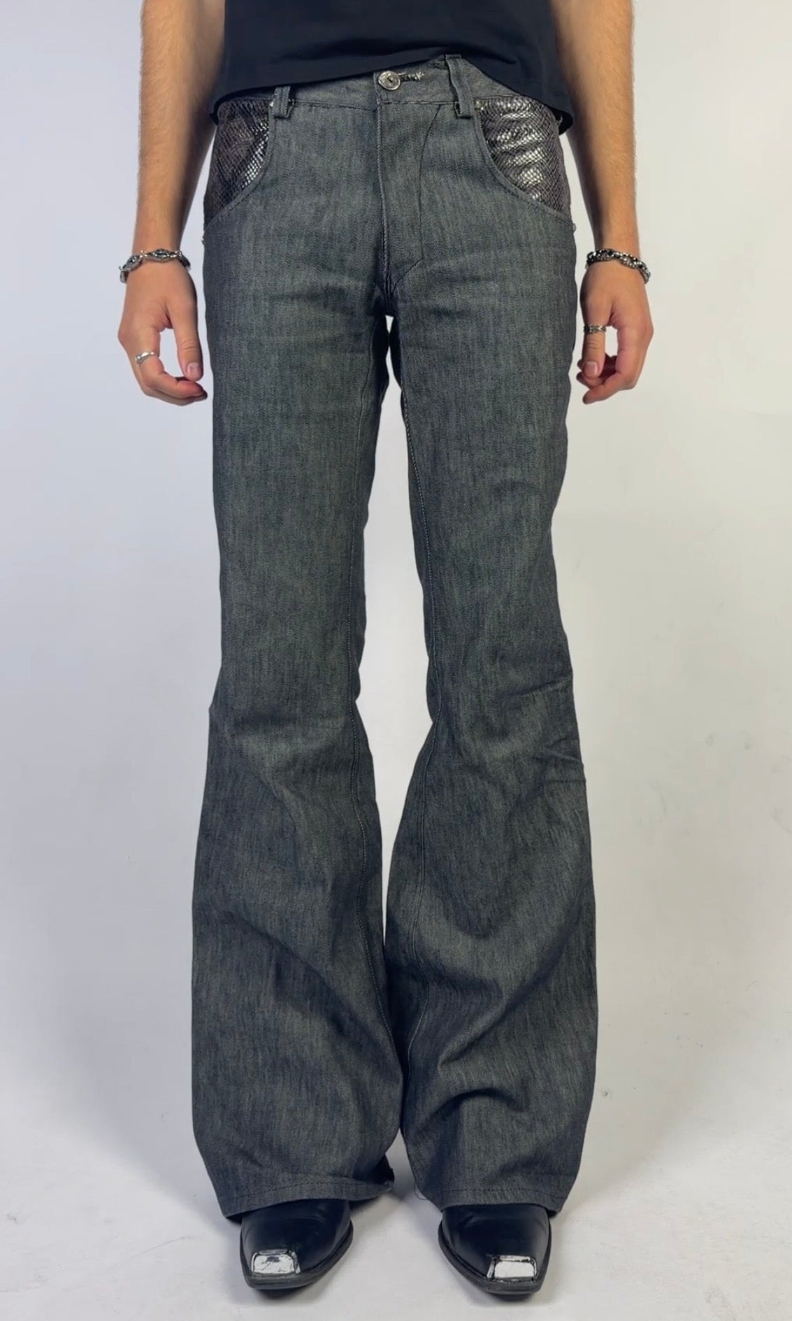 Simple Flared Jeans Sample