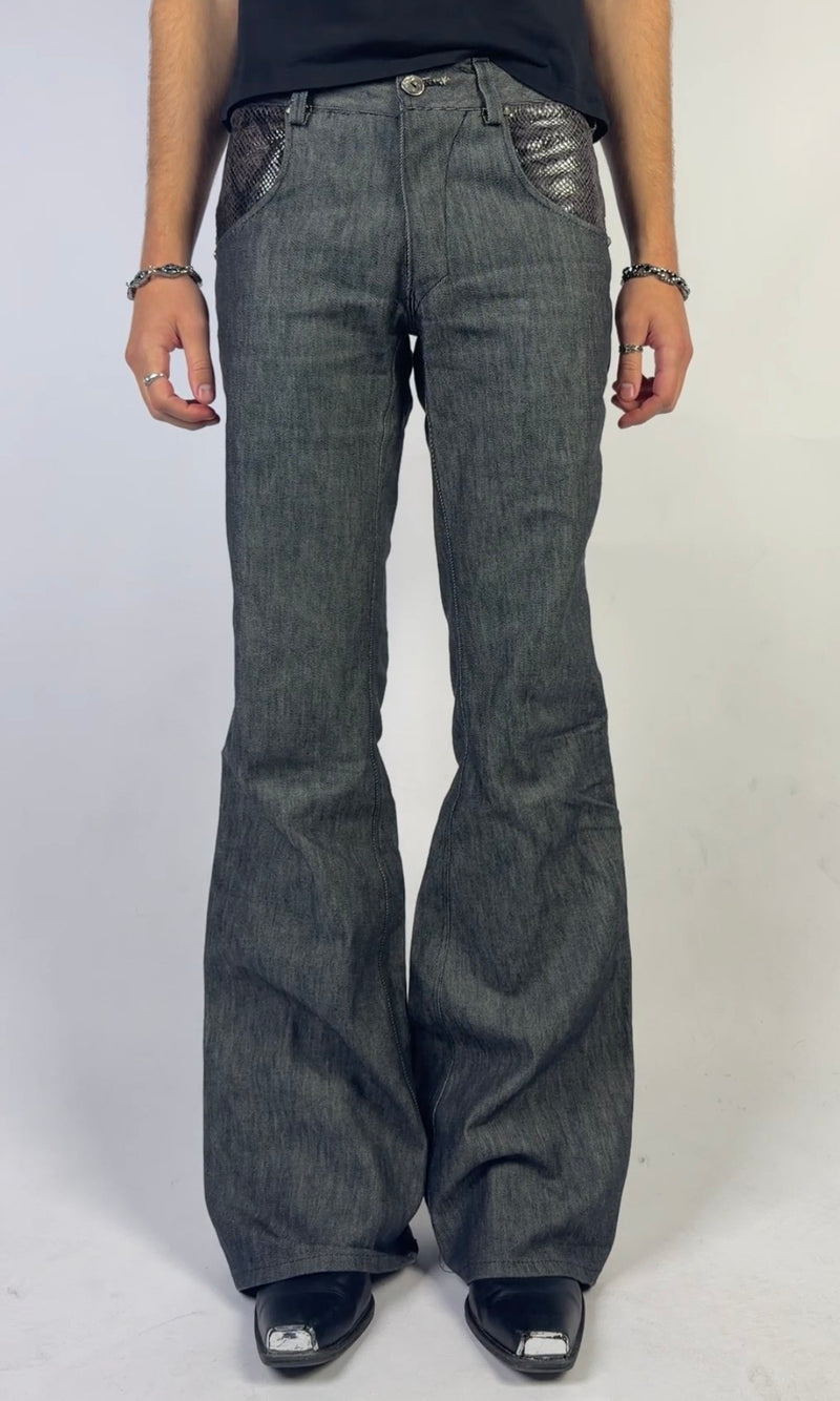 Simple Flared Jeans Sample